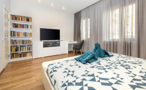 Beautiful 1BD Flat with a parking spot in the city centre
